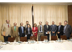 Meets with leading industry representatives